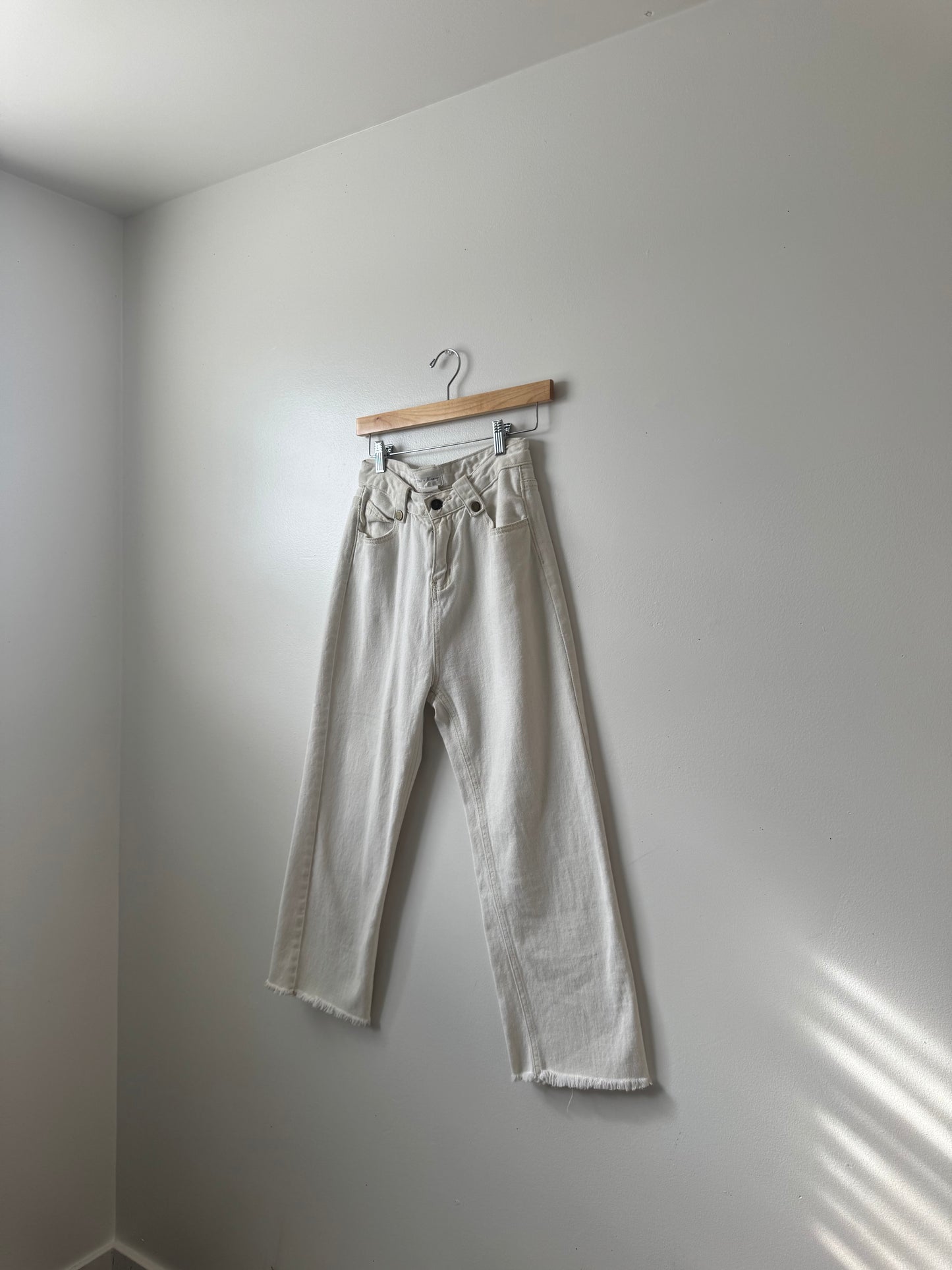 Love & Harmony White High Waisted Button Jeans WAIST 26