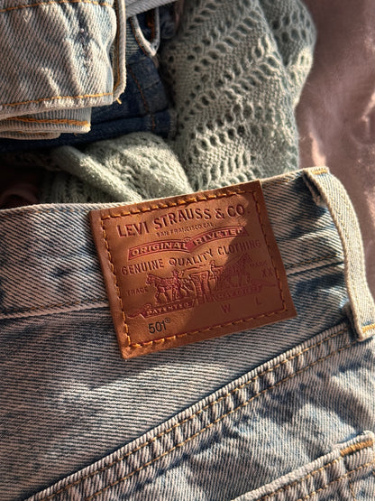 Levi’s 501 Distressed Shorts WAIST 24/25