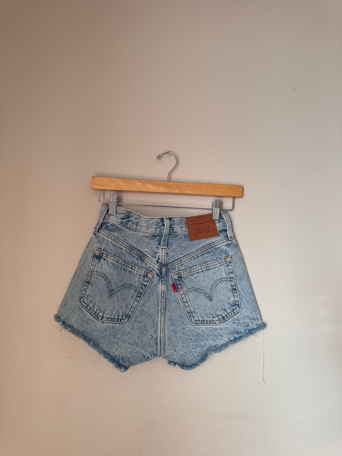 Levi’s 501 Distressed Shorts WAIST 24/25